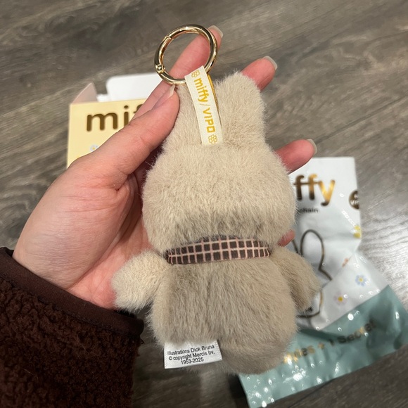 Brand NEW MIFFY x VIPO macaron blind box - secret - Picture 3 of 4